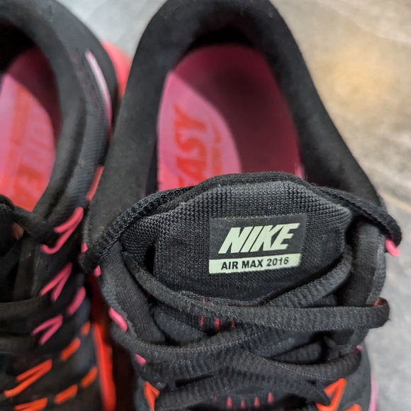 Nike Air Max Black and Coral/Pink - Picture 4 of 6